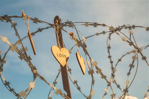 The Telephone Ringing! A Silent Symphony of Forbidden Love and Societal Constraints